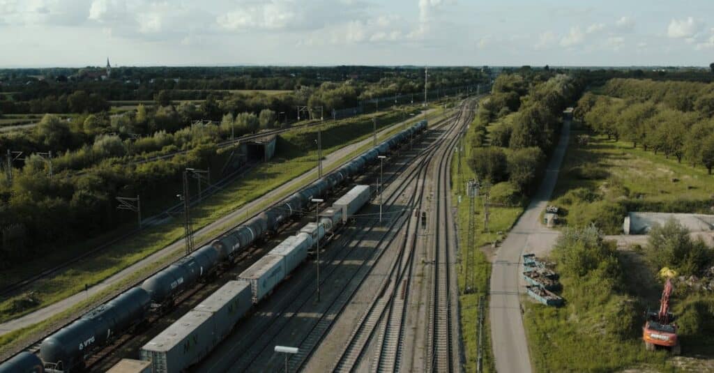 découvrez le futur de la livraison avec les drones. optez pour une solution rapide, écologique et innovante qui révolutionne le transport de vos colis directement à votre porte. ne manquez pas cette avancée technologique qui simplifie votre quotidien!